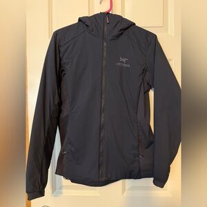 Arc'teryx Women’s Atom Hoodie - Navy Blue